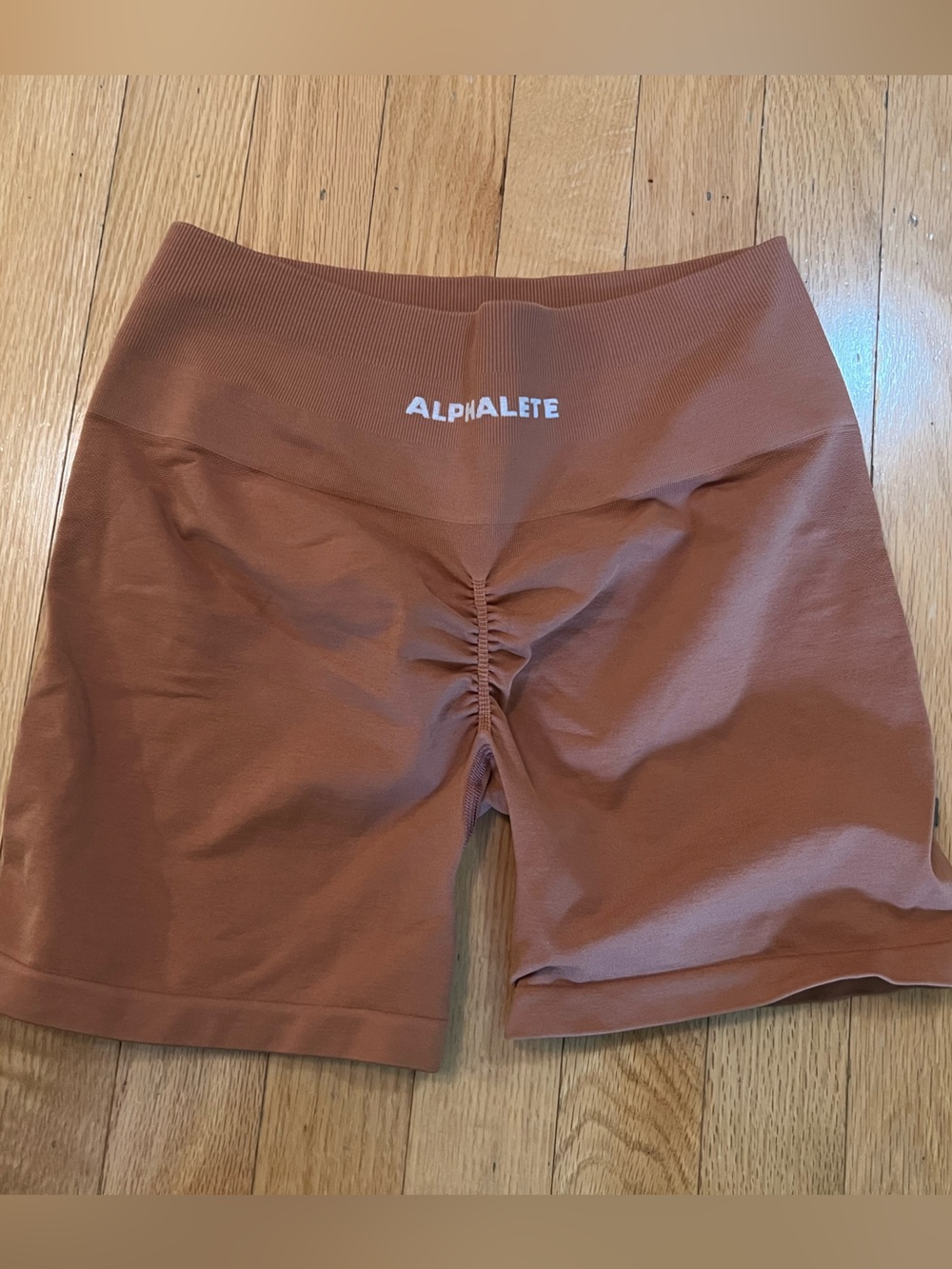 Alphalete Women's Rust Seamless Scrunch-butt High Waist Bike Shorts